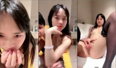 长发嫩妹蝴蝶嫩穴任我玩：舌技挑逗舔弄，无套打桩机狂插白虎逼！